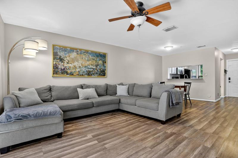  Condo & Townhome Photos