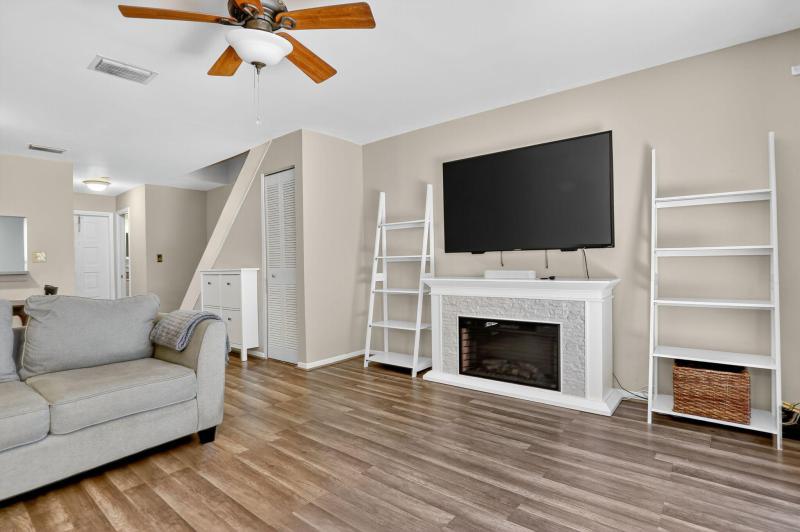  Condo & Townhome Photos