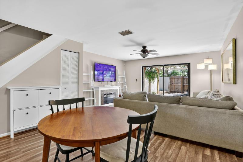  Condo & Townhome Photos