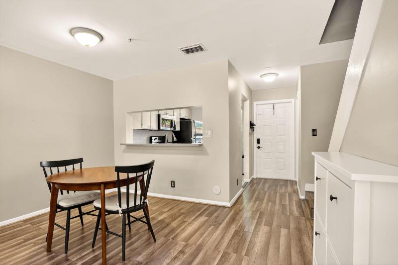  Condo & Townhome Photos
