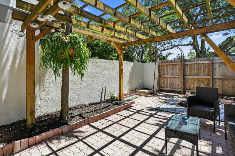  Condo & Townhome Photos