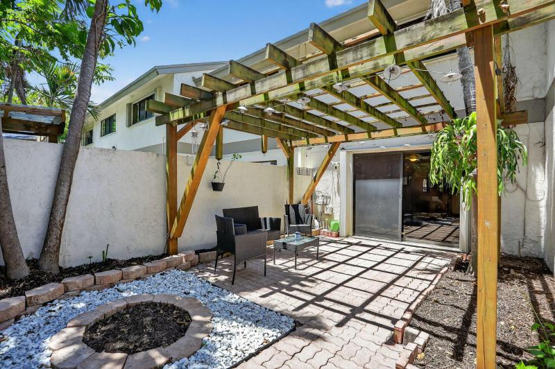  Condo & Townhome Photos