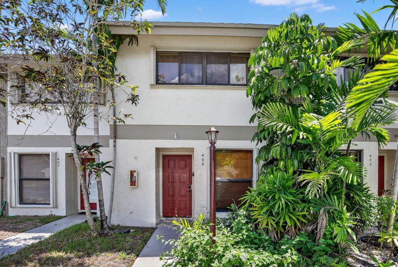  Condo & Townhome Photos