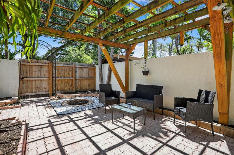  Condo & Townhome Photos