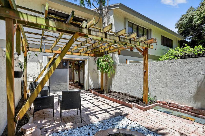  Condo & Townhome Photos