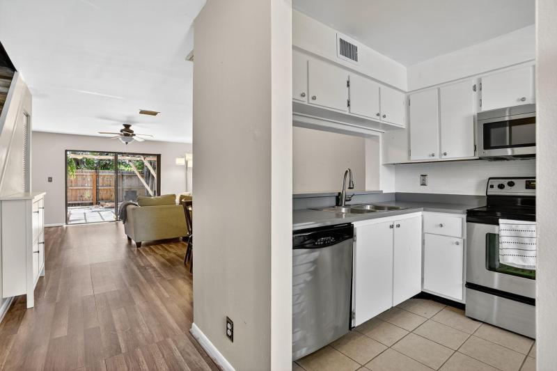  Condo & Townhome Photos