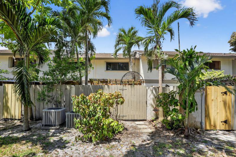  Condo & Townhome Photos