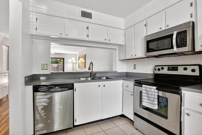  Condo & Townhome Photos