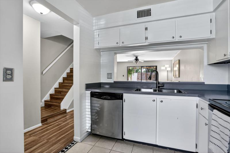 Condo & Townhome Photos