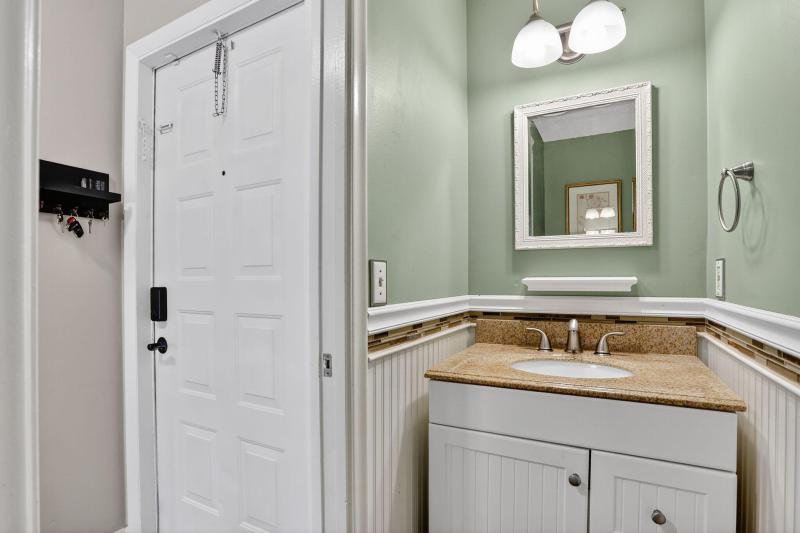 Condo & Townhome Photos