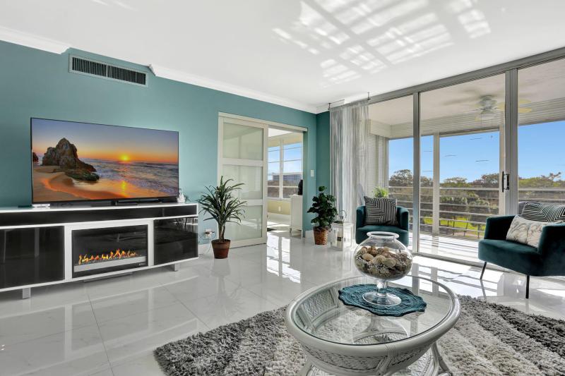  Condo & Townhome Photos