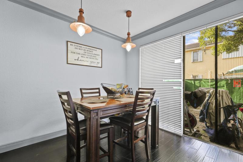  Condo & Townhome Photos