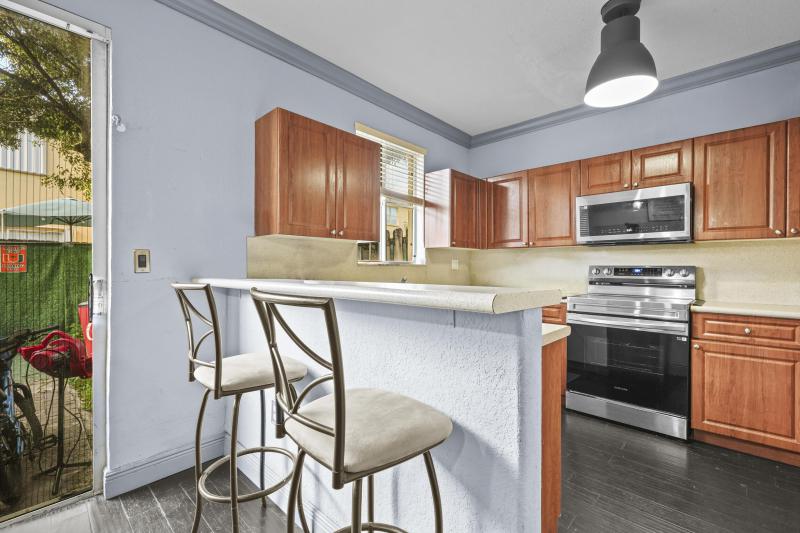  Condo & Townhome Photos