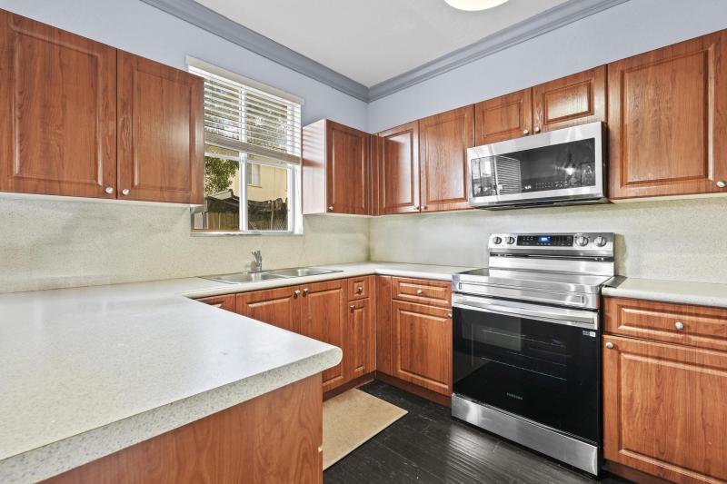  Condo & Townhome Photos