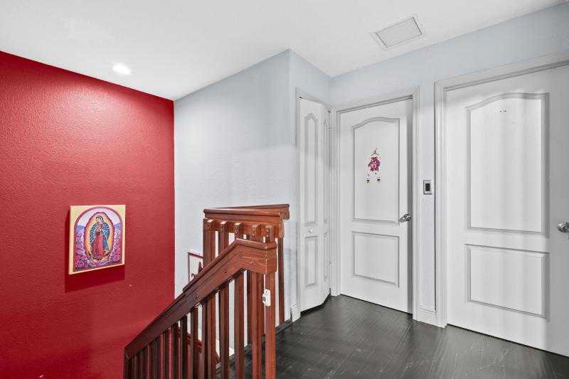  Condo & Townhome Photos