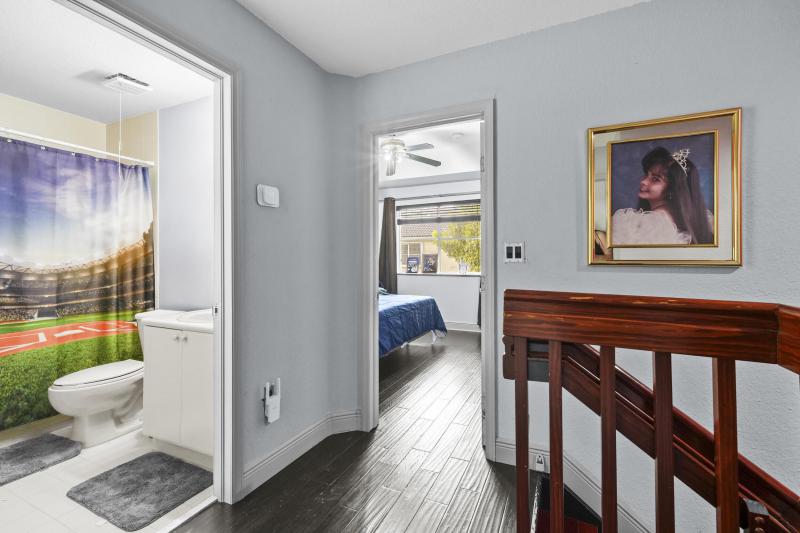  Condo & Townhome Photos