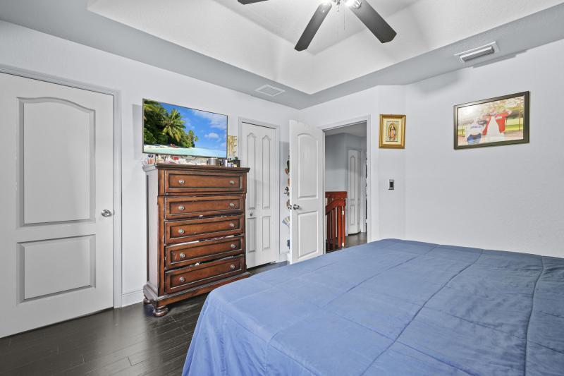  Condo & Townhome Photos