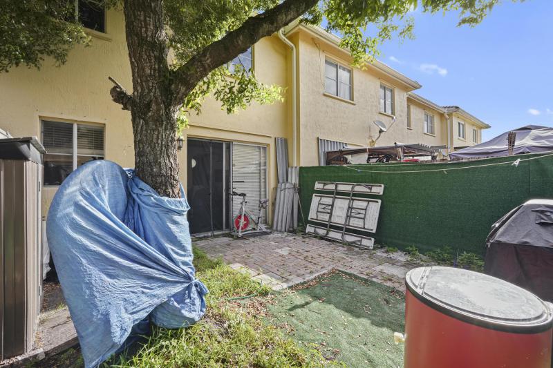  Condo & Townhome Photos