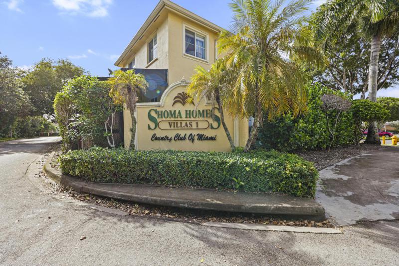  Condo & Townhome Photos