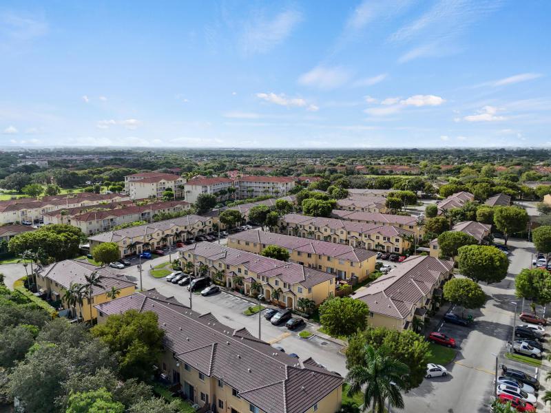  Condo & Townhome Photos