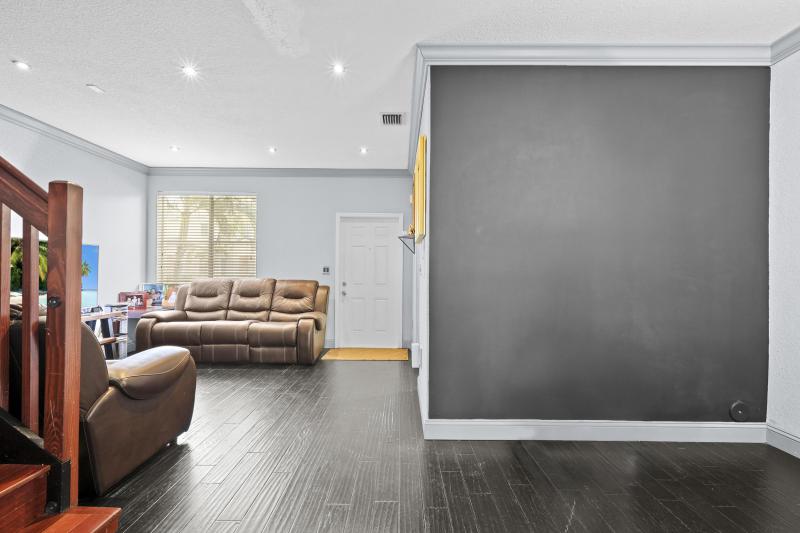  Condo & Townhome Photos