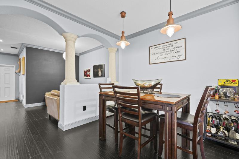  Condo & Townhome Photos