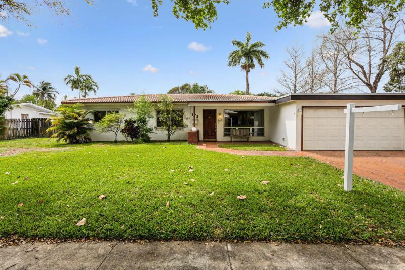 First Photo for Home For Sale at 873 N Bel Air Plantation, FL. 33317