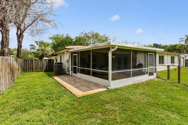  Single Family Homes Photo 39:  Plantation,  FL 33317