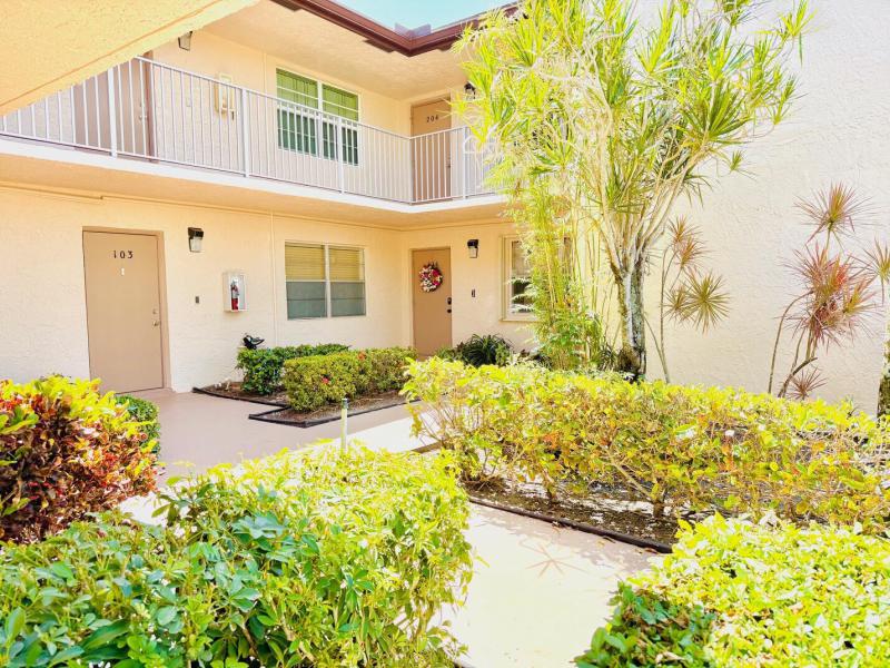  Condo & Townhome Photos