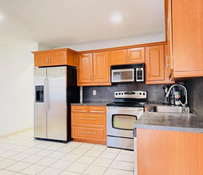  Condo & Townhome Photos