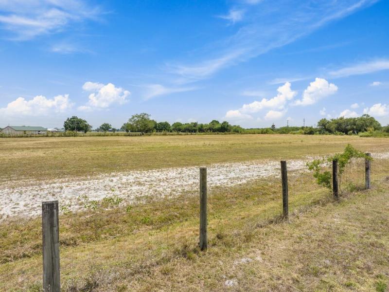  Commercial & Industrial Land Images 