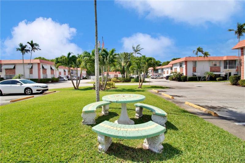  Condo & Townhome Photos