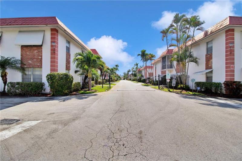  Condo & Townhome Photos