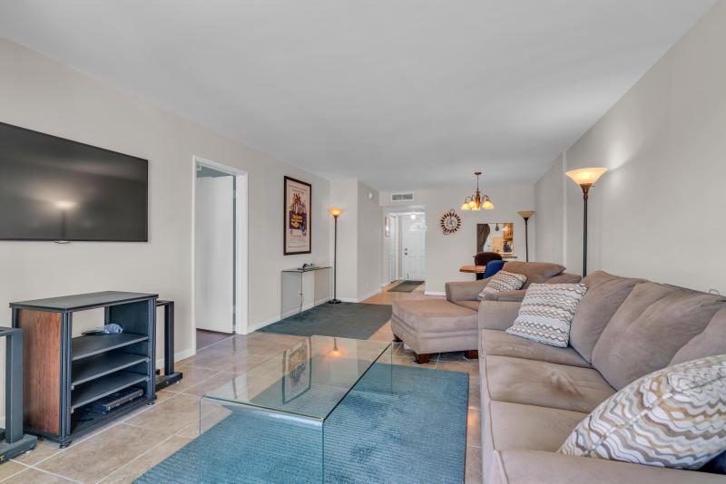  Condo & Townhome Photos