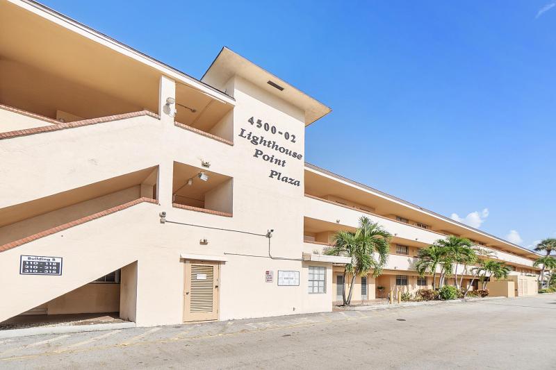  Condo & Townhome Photos
