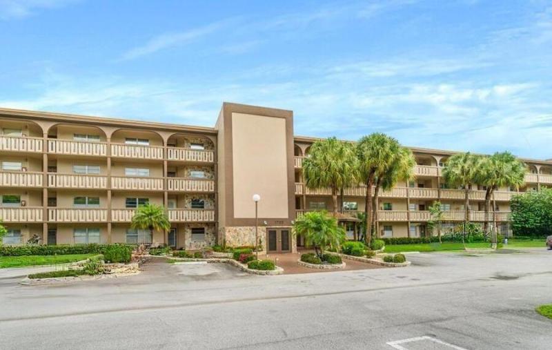  Condo & Townhome Photos