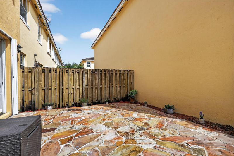 Condo & Townhome Photos