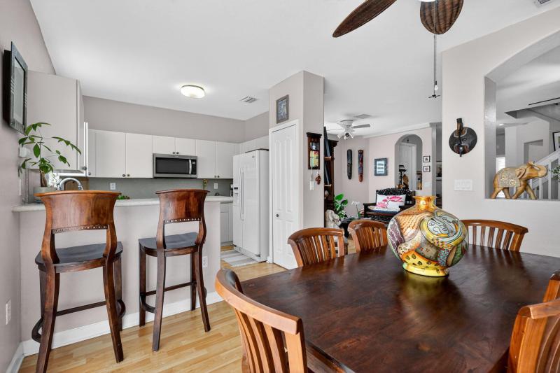  Condo & Townhome Photos