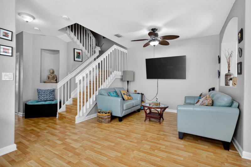  Condo & Townhome Photos