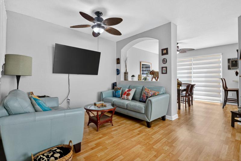  Condo & Townhome Photos