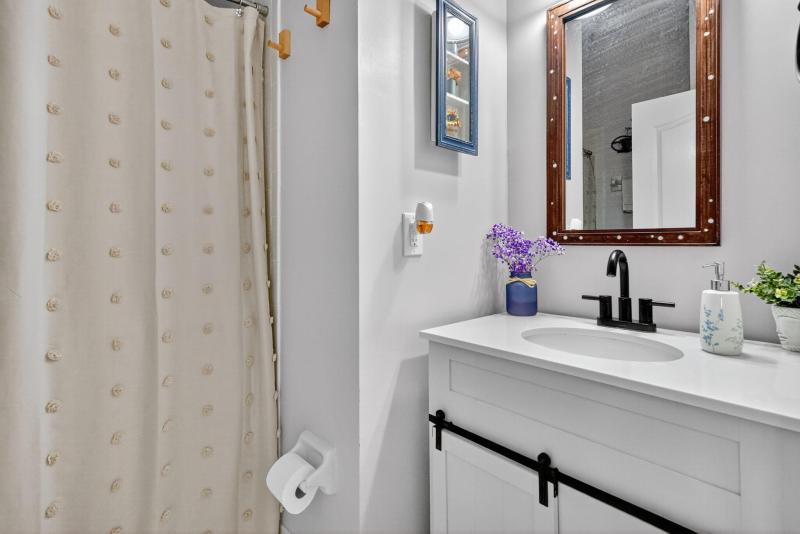  Condo & Townhome Photos