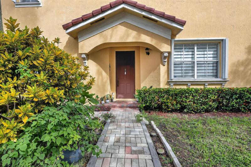  Condo & Townhome Photos