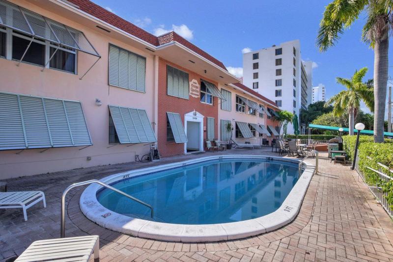  Condo & Townhome Photos