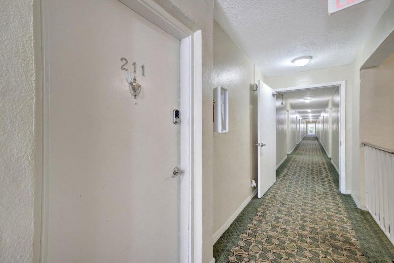  Condo & Townhome Photos