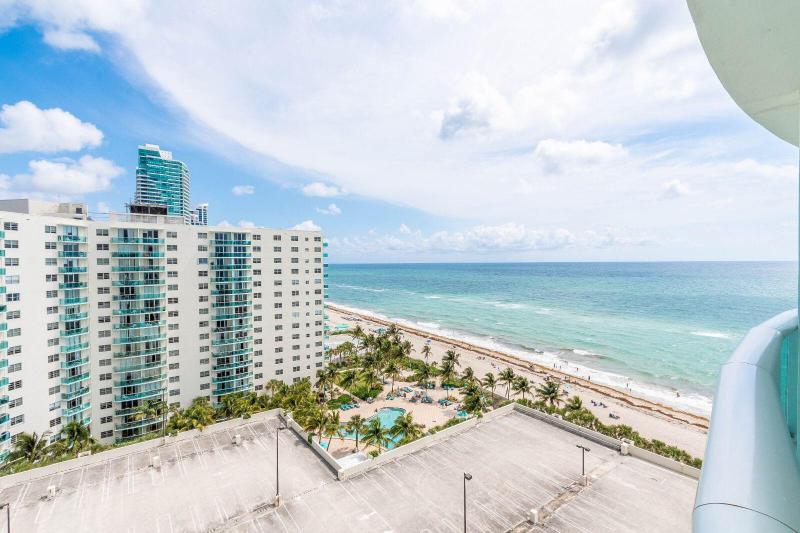  Condo & Townhome Photos