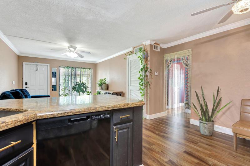  Condo & Townhome Photos
