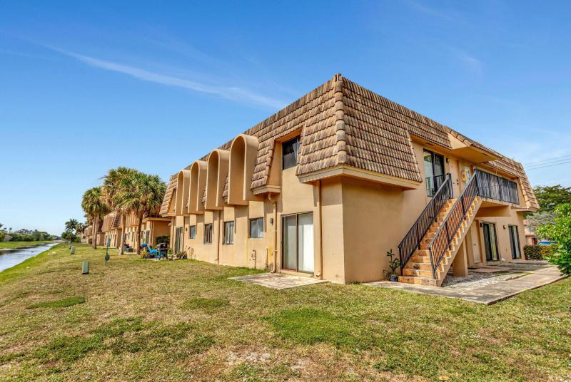  Condo & Townhome Photos