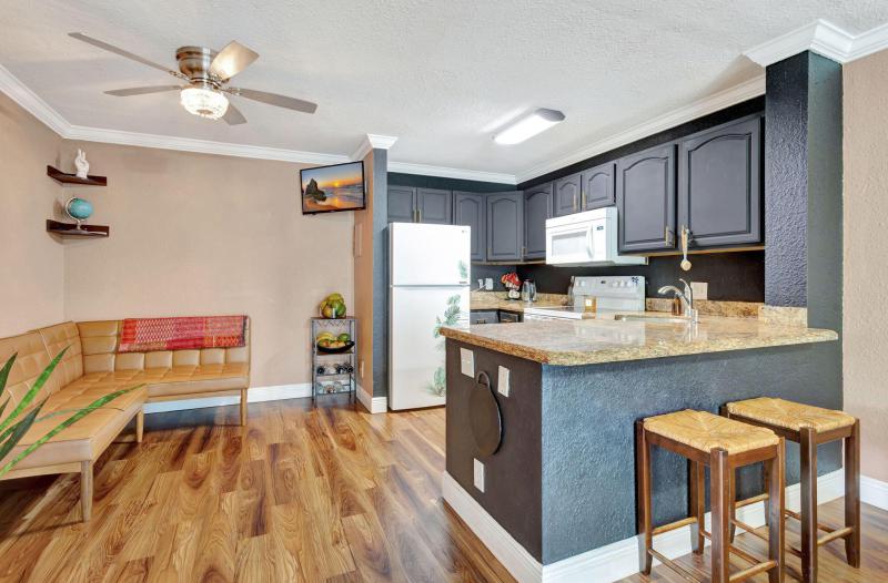  Condo & Townhome Photos