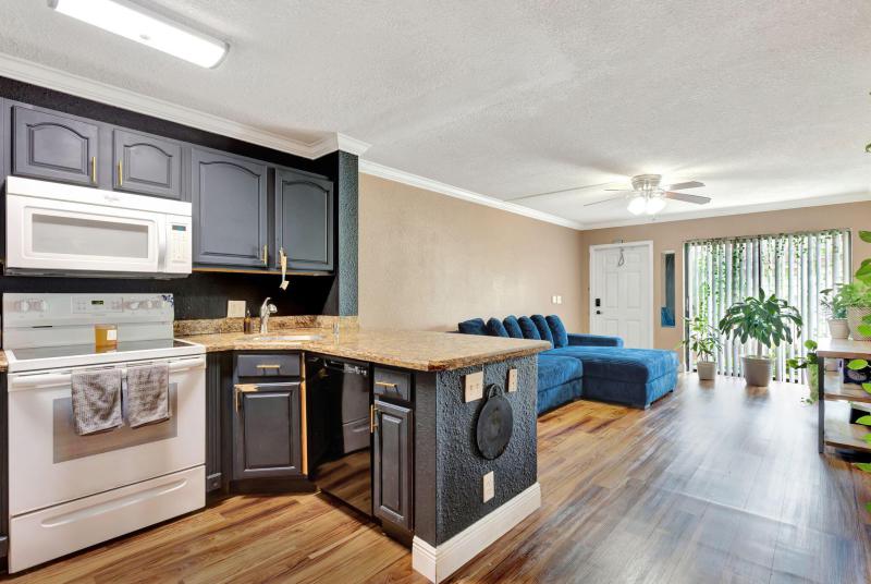  Condo & Townhome Photos