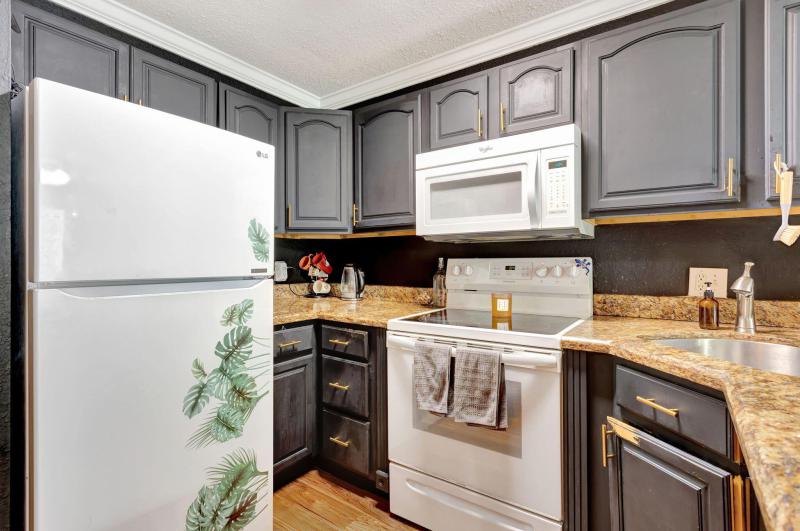  Condo & Townhome Photos